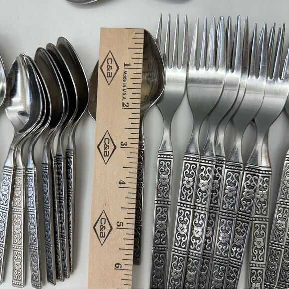 Oneida Isabella stainless silverware set of 41. Knives small large forks spoons - Picture 9 of 10